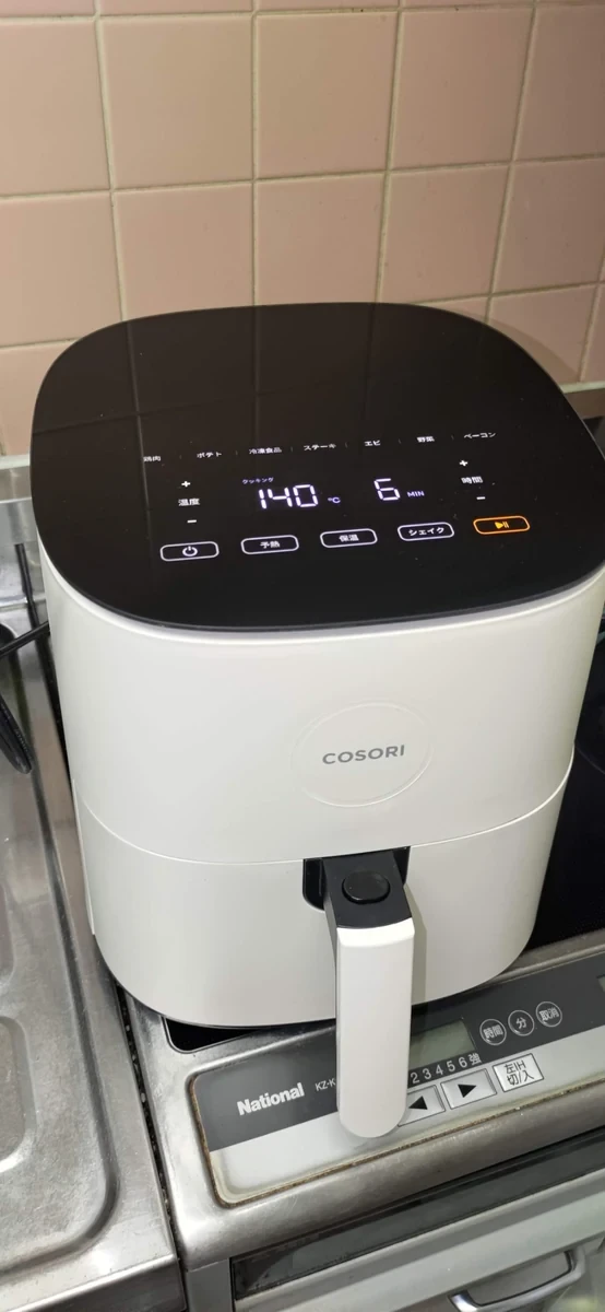 140度と6分の表示があるCOSORI 4.7L操作画面の2023年の写真。総調理時間を示す記録ではない